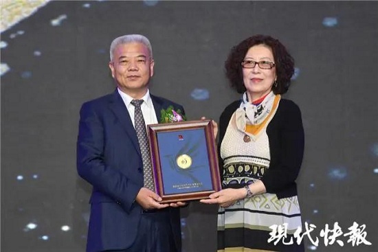 1604903131273034190.jpg 3黄蓓佳.jpg