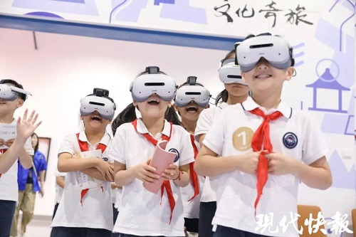 孩子们在虚拟世界中开启文化奇旅.jpg